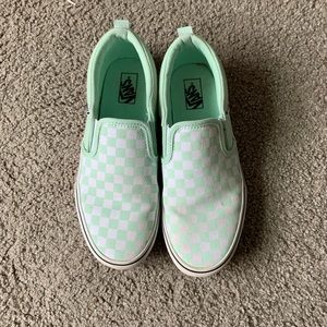 i’m selling teal checkered vans kids 5.5